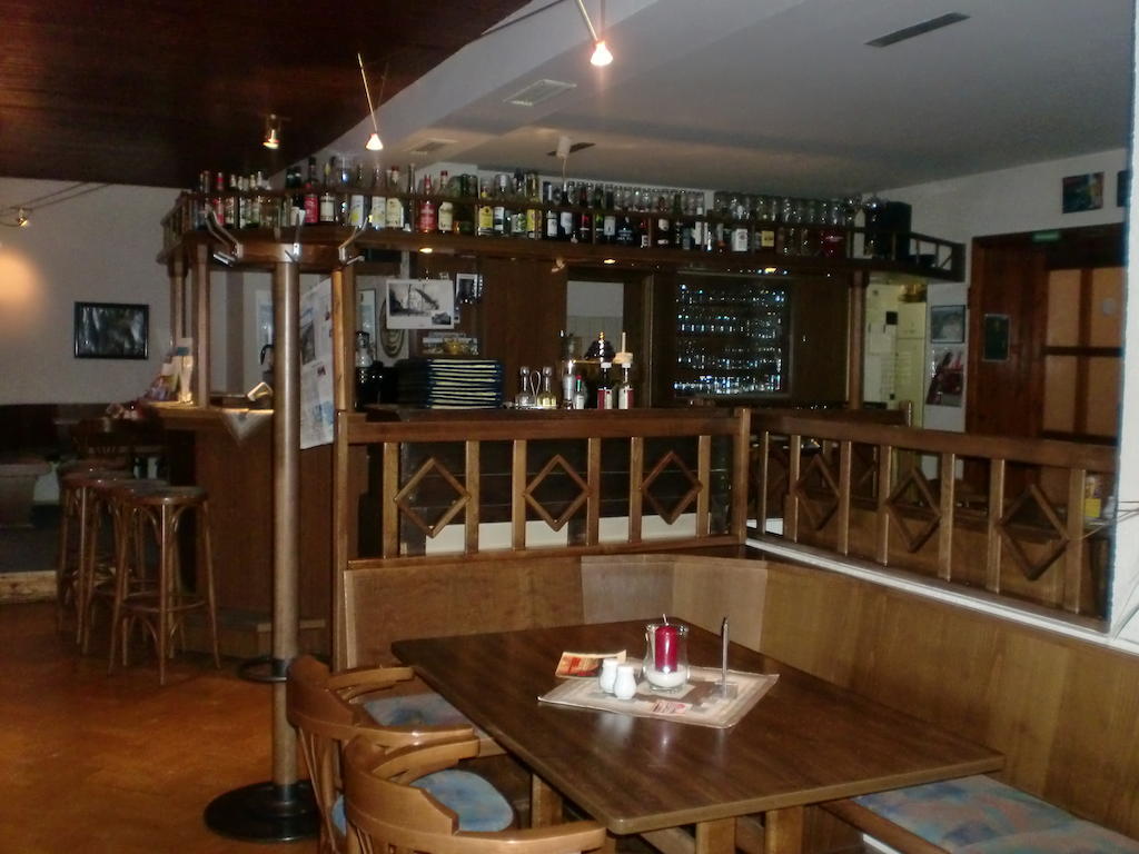 Hotel & Restaurant "Zum Firstenstein" Konigshain Exterior photo